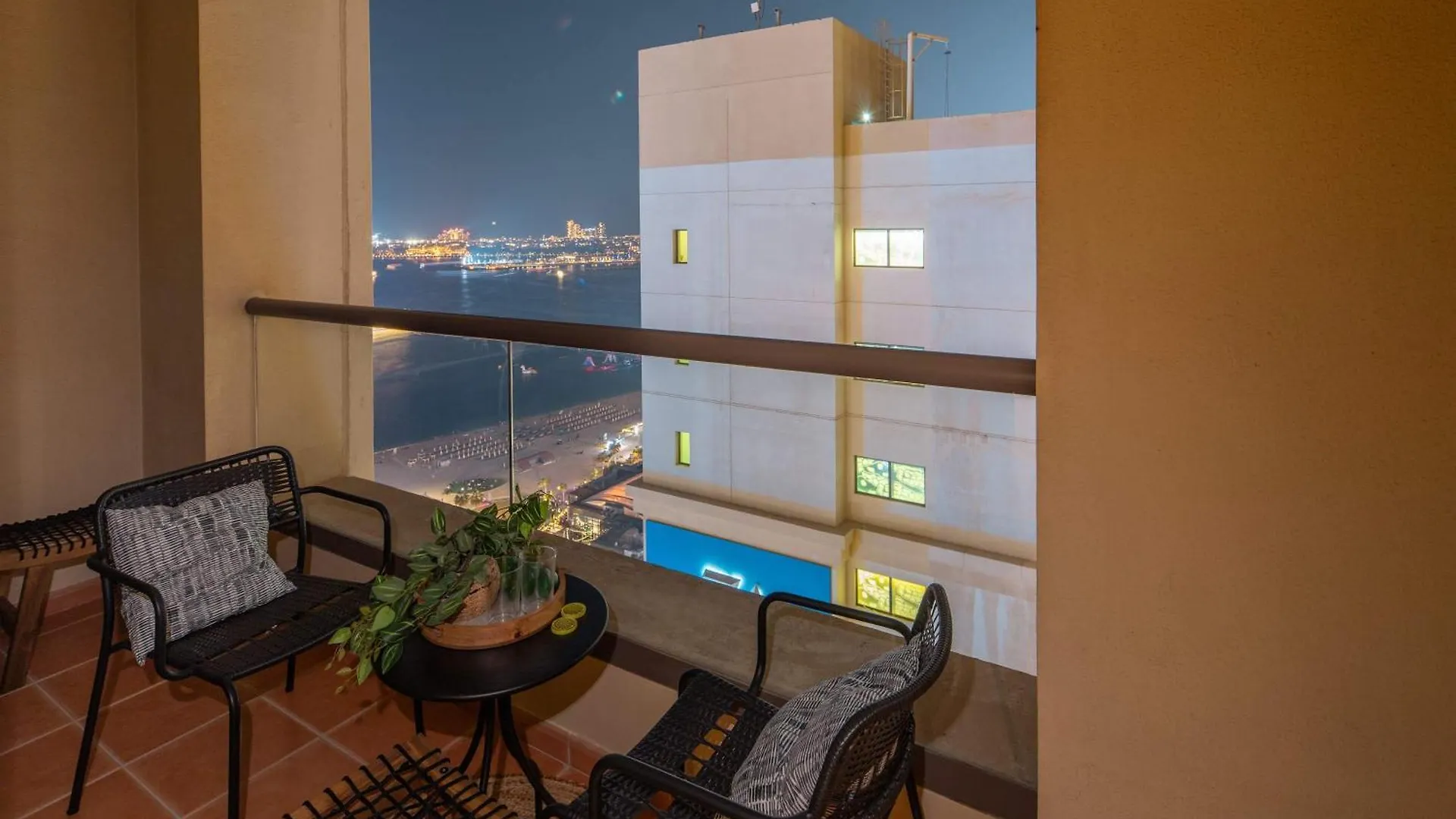 Frank Porter - Shams 4 Dubai United Arab Emirates