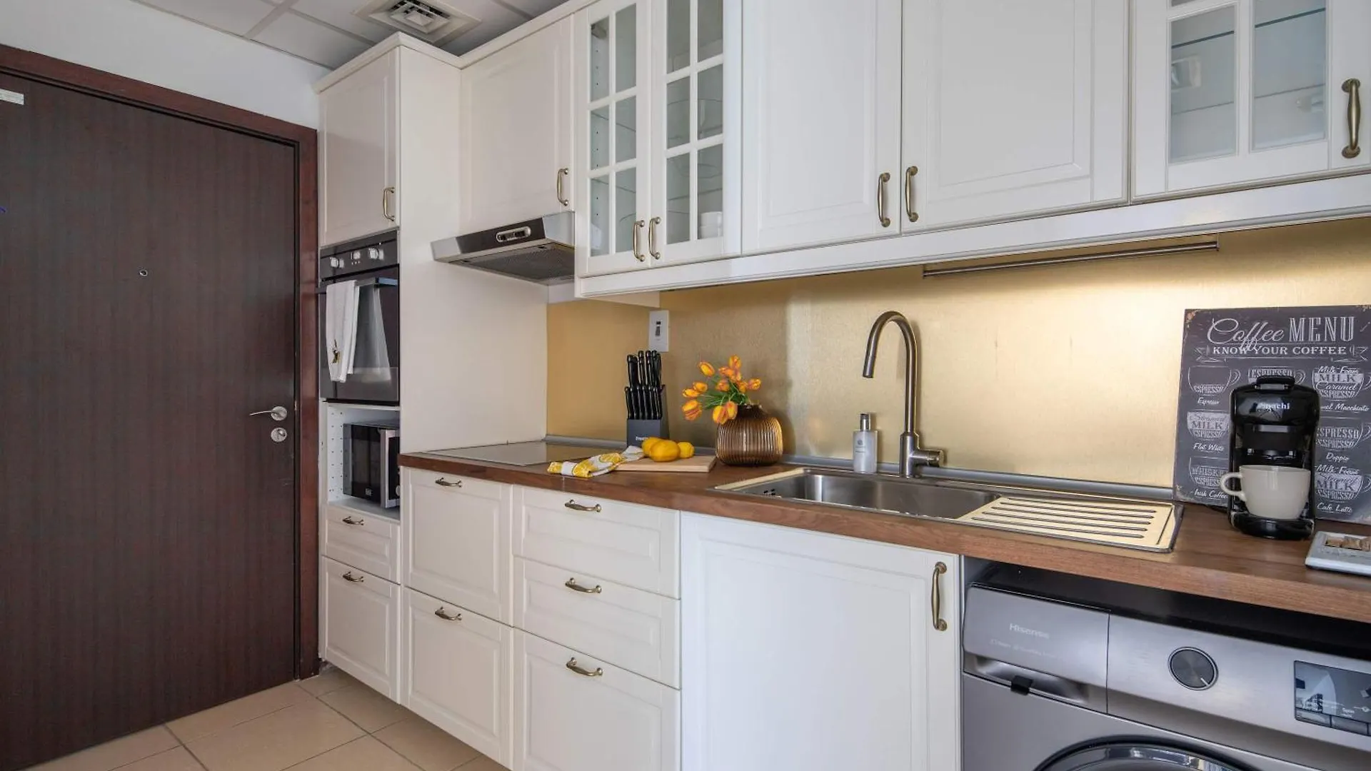 Frank Porter - Shams 4 Dubai Apartment