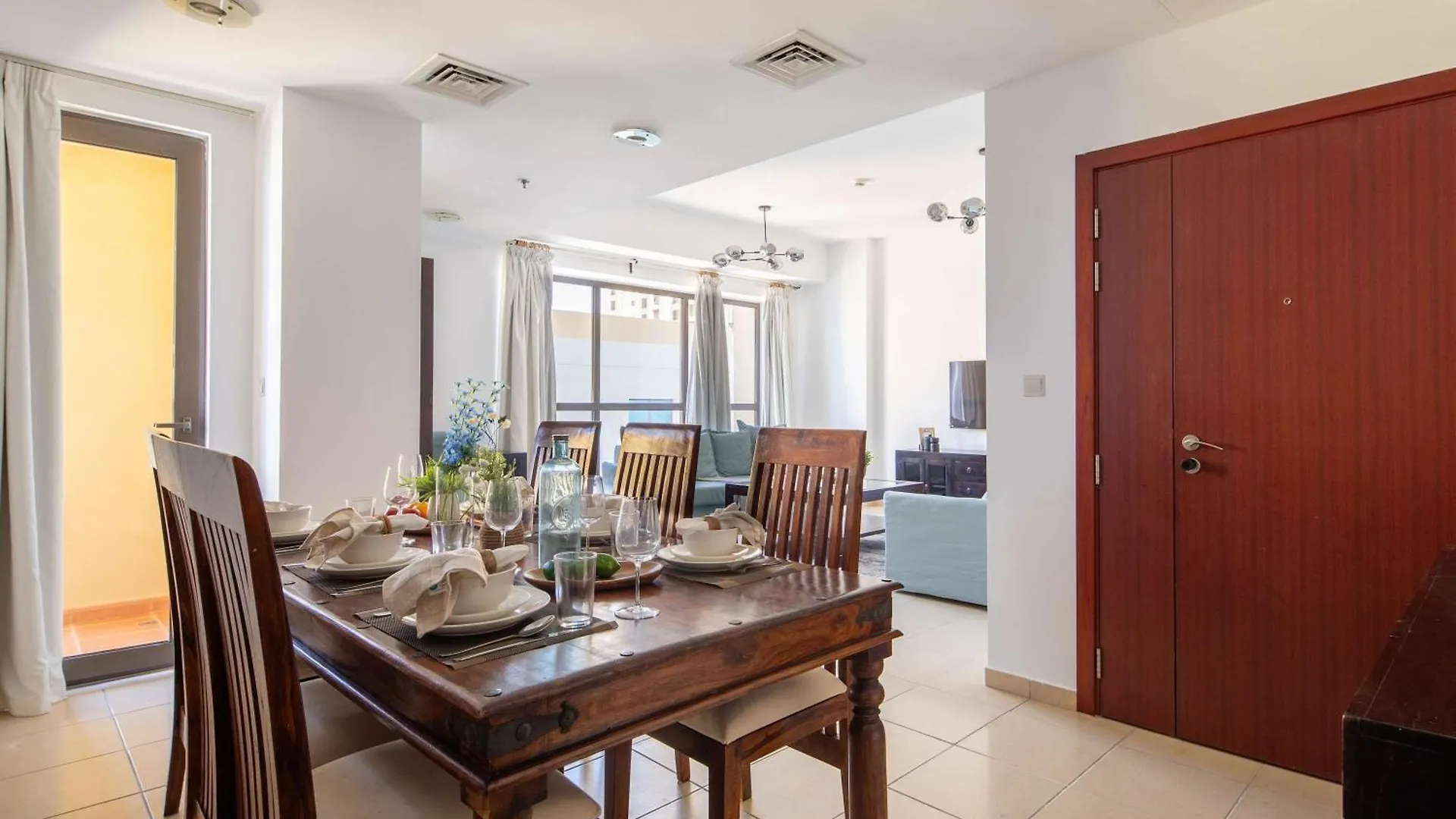 Frank Porter - Shams 4 Dubai Apartment